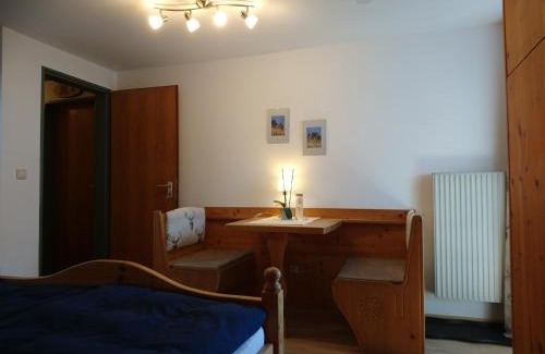 Lenggries House | Oceanfront Gästehaus Sonnleit’n with Breakfast & Family-friendly Enjoyment