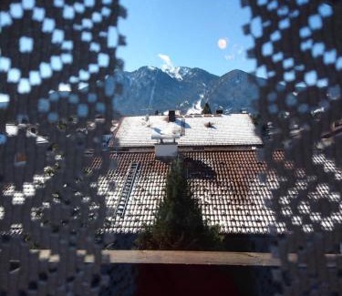 Lenggries House | Oceanfront Gästehaus Sonnleit’n with Breakfast & Family-friendly Enjoyment