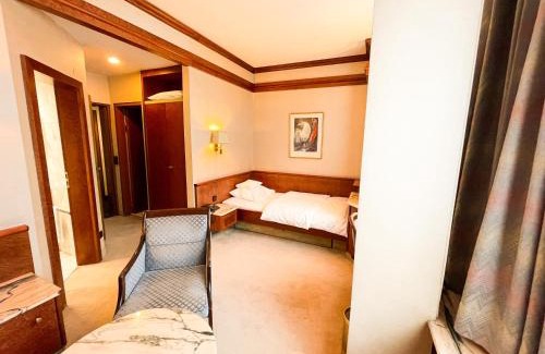 Rathaus House | Comfortable Stay at Gästehaus Sophienstraße with Great Amenities