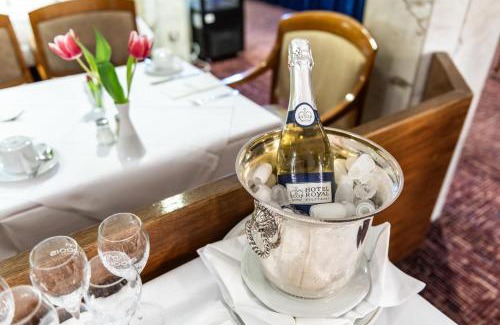 Rathaus House | Comfortable Stay at Gästehaus Sophienstraße with Great Amenities