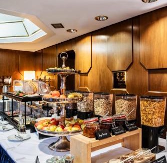 Rathaus House | Comfortable Stay at Gästehaus Sophienstraße with Great Amenities