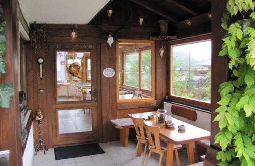Oberschonau House | Top-Rated Gästehaus Stöckl with Breakfast & Kitchen Access