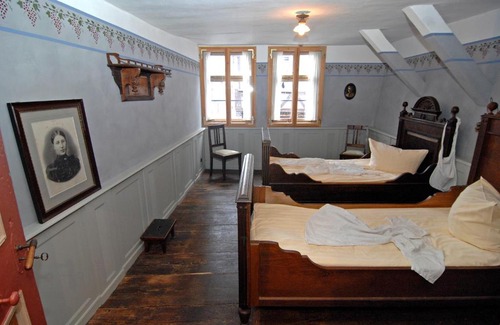 Hann. Muenden Apartment | Gästehaus Tanzwerder: Family-Friendly Stay with Dining Options