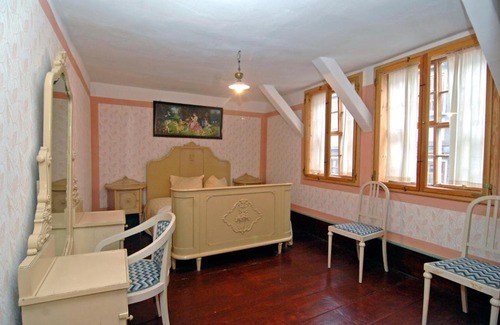 Hann. Muenden Apartment | Gästehaus Tanzwerder: Family-Friendly Stay with Dining Options