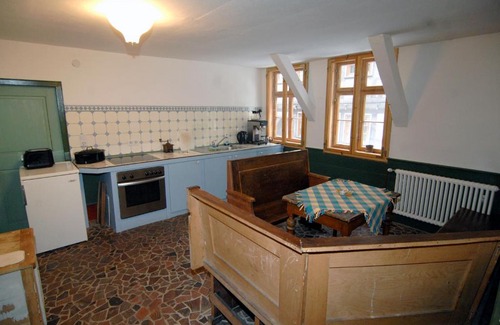 Hann. Muenden Apartment | Gästehaus Tanzwerder: Family-Friendly Stay with Dining Options