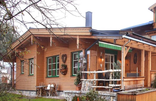 Schuttdorf Apartment | Gästehaus Trixl: Top-Rated Retreat with Family-Friendly Amenities