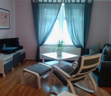 Duerrroehrsdorf-Dittersbach Apartment | Pet-Friendly Gästehaus Villa Rose with Hot Tub & Breakfast