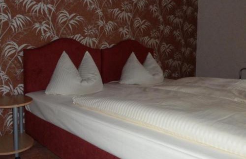 Ruedesheim am Rhein House | Gästehaus Vis-A-Vis: Family-Friendly Retreat with Hot Tub