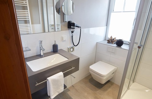 Warstein Hotel | Discover Gästehaus Warsteiner Welt: Family-Friendly Retreat