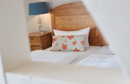 Warstein Hotel | Discover Gästehaus Warsteiner Welt: Family-Friendly Retreat