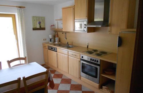 Reit im Winkl Hotel | Gästehaus Weißes Rössl: Relax by the Oceanfront Pool