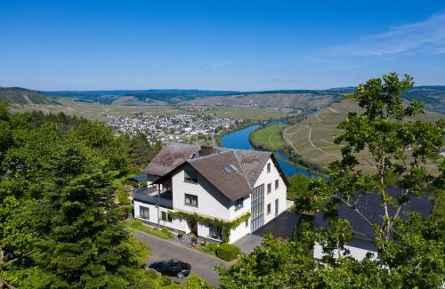 Zummeterhof House | Guest Favorite: Gästehaus-Weingut Loersch with Restaurant