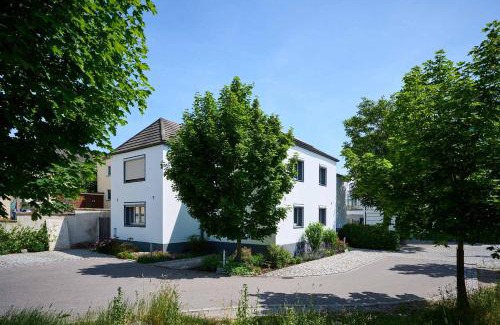 Straubing Apartment | Relax at Gästehaus Wenisch: Pet-Friendly with Spa & Dining