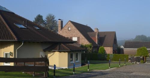 Rederscheid House | Comfortable Gästehaus Windhagen: Pet Friendly & Accessible