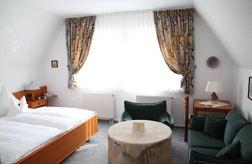 Wipfeld House | Guest Rated: Gästehaus Zehntgraf with Family-Friendly Amenities