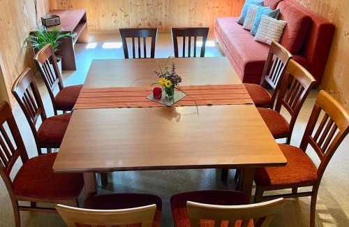 Wald am Arlberg Apartment | Oceanfront Gästehaus zum Bären with Pool & Breakfast