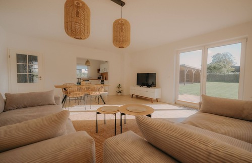 Klein Trebbow House | Relax at Gästehaus zum Schloßpark: Family-Friendly Retreat