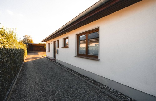 Klein Trebbow House | Relax at Gästehaus zum Schloßpark: Family-Friendly Retreat