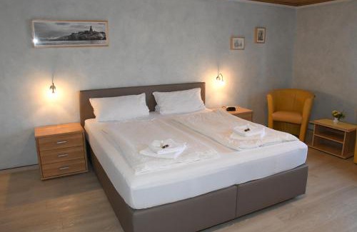 Mutzenich Apartment | Inviting Gästehaus Zum Stehling with Oceanfront Views