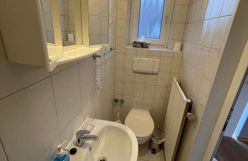 Sahlenburg Hotel | Cozy Gästehaus zum Surgrund: Ocean Views & Breakfast Included