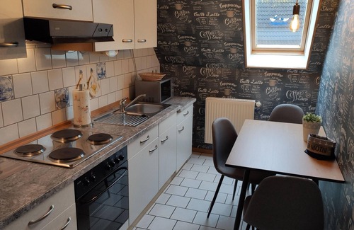 Dornumergrode Apartment | Cozy Gästehaus Zur alten Post - Wohnung West with Kitchen