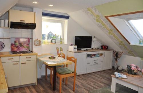 Dahme Apartment | Seaside Retreat at Gästehaus Zur Seemöwe with Ocean Views