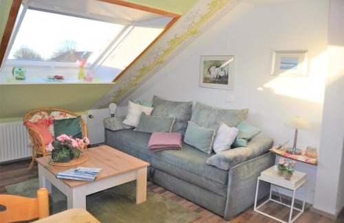 Dahme Apartment | Seaside Retreat at Gästehaus Zur Seemöwe with Ocean Views