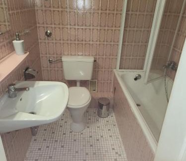 Schalke-Nord Apartment | Family-Friendly Gästewohnung Near Veltinsarena - Rated 9/10