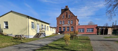 Bad Duerrenberg Apartment | Pet-Friendly Gästewohnung Heinrich Heine Schule, Rated 9.3/10