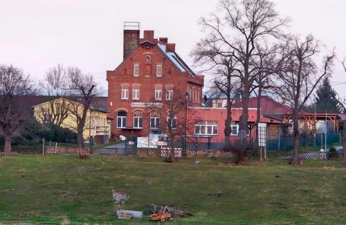 Bad Duerrenberg Apartment | Pet-Friendly Gästewohnung Heinrich Heine Schule, Rated 9.3/10