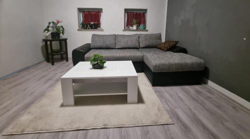 Plotzky Apartment | Convenient Gästewohnung Near Ferienpark Plötzky