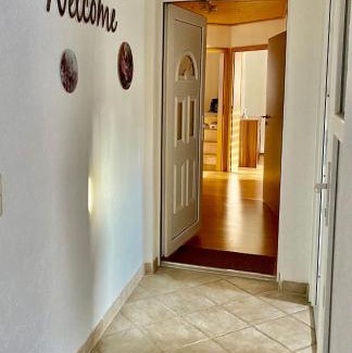 Starsiedel Apartment | Family-Friendly Gästewohnung Starsiedel with 9.2/10 Rating