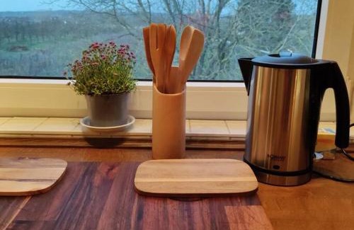 Jork Apartment | Wonderful J&O Guest Apartment by the River - Family Friendly