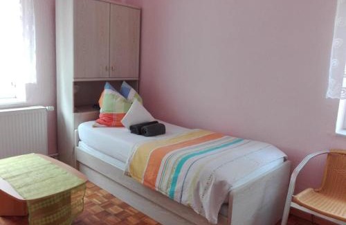 Neuhausen auf den Fildern Apartment | Family-Friendly Stay at Gästezimmer Fuchs - Great Reviews!