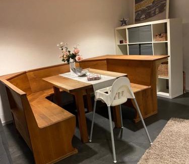 Leimbach Apartment | Cozy Gästezimmer am Waldrand: Pet Friendly & Breakfast Included