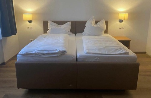 Furstenfeldbruck District House | Comfortable Gästezimmer Drexl: Pet-Friendly & Breakfast Included