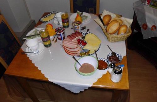 Zell Bed & Breakfast | Inviting Gästezimmer Hoffmann: Family-Friendly Retreat