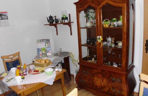 Zell Bed & Breakfast | Inviting Gästezimmer Hoffmann: Family-Friendly Retreat