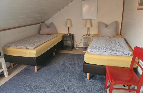 Unterallgau Apartment | Cozy Altbau Dachgeschoss Room with Wi-Fi and TV