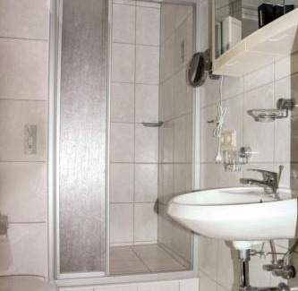 Guentersberge Apartment | Cozy Guest Rooms in a Scenic Holiday Resort with Activities