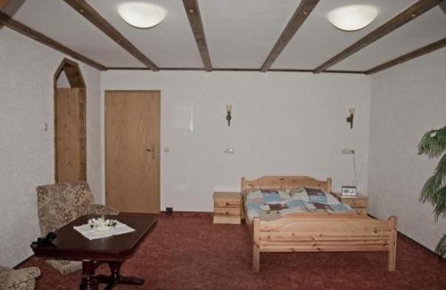 Guentersberge Apartment | Cozy Guest Rooms in a Scenic Holiday Resort with Activities