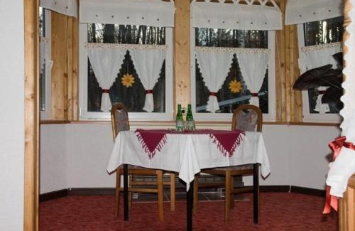 Guentersberge Apartment | Cozy Guest Rooms in a Scenic Holiday Resort with Activities