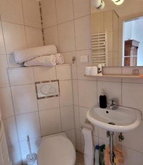 Nahrendorf House | Enjoy Oceanfront Comfort at Gästezimmer Schöne Aussicht