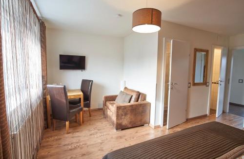 Schwarzau am Steinfelde Bed & Breakfast | Gästezimmer Victoria: Oceanfront Retreat with Exceptional Rating