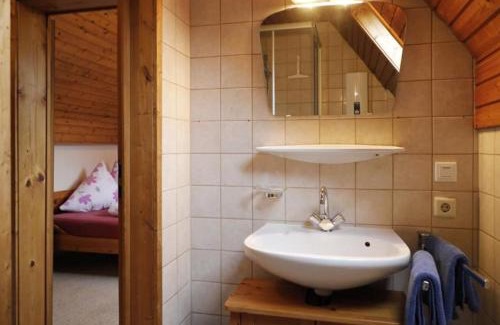 Neustadt-Duttweiler Apartment | Explore Gästezimmer Weingut Rösch: Family-Friendly Retreat