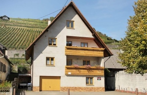 Achkarren Apartment | Cozy Gästezimmer zur Straße with Oceanfront Amenities
