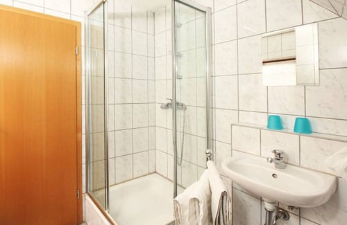 Achkarren Apartment | Cozy Gästezimmer zur Straße with Oceanfront Amenities