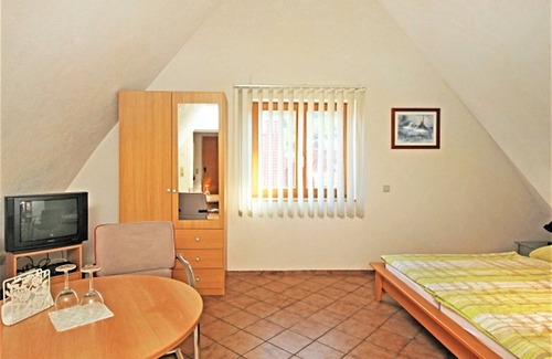 Achkarren Apartment | Cozy Gästezimmer zur Straße with Oceanfront Amenities
