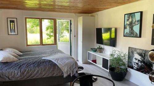 Loderup House | Gästhus in Lush Garden with Private Beach & Ocean Views