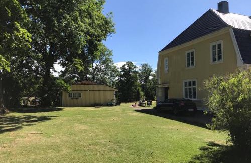 Toreboda Cabin | Cozy Gäststuga i Löfsäng Hajstorp with Hot Tub & Pet Friendly